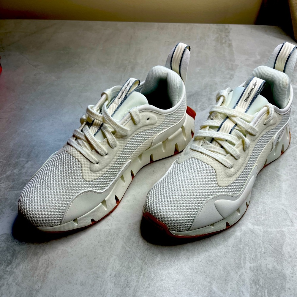 Brand New Reebok Women’s Zig Dynamica Size 8